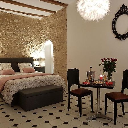 Le Grand Coudreau Bed & Breakfast Nazelles-Negron Bagian luar foto