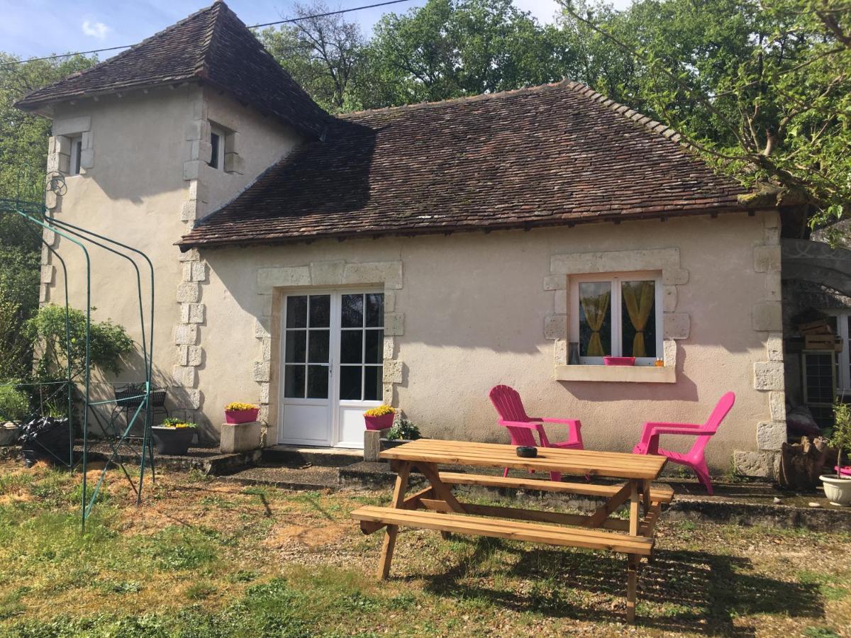 Le Grand Coudreau Bed & Breakfast Nazelles-Negron Bagian luar foto