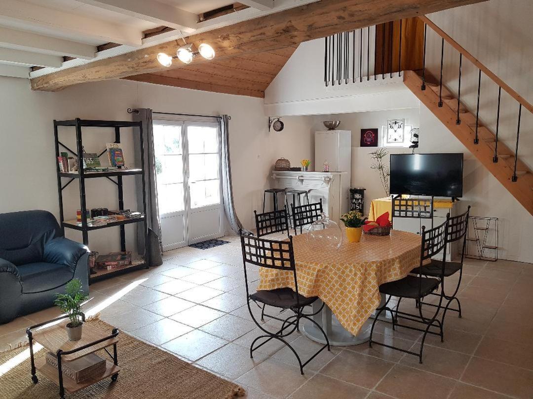Le Grand Coudreau Bed & Breakfast Nazelles-Negron Bagian luar foto