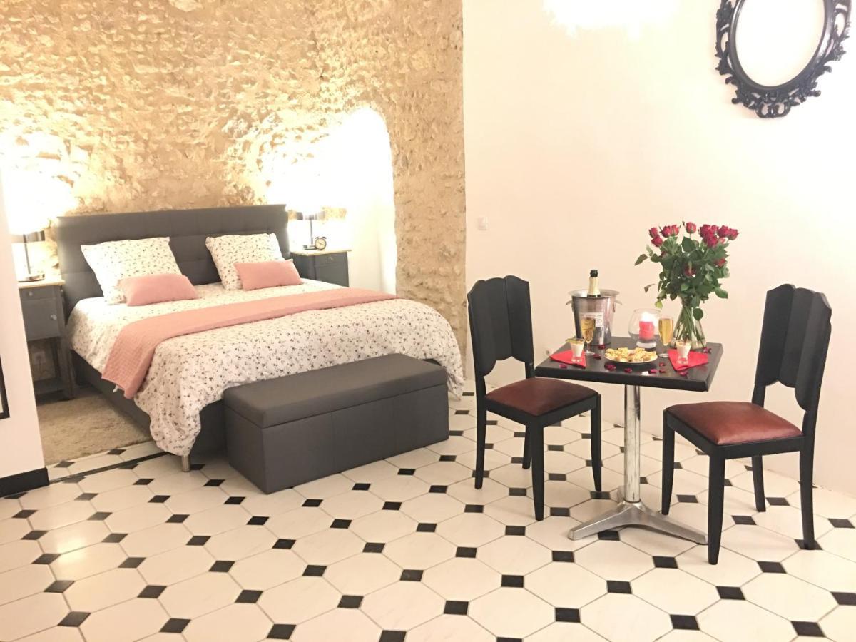 Le Grand Coudreau Bed & Breakfast Nazelles-Negron Bagian luar foto