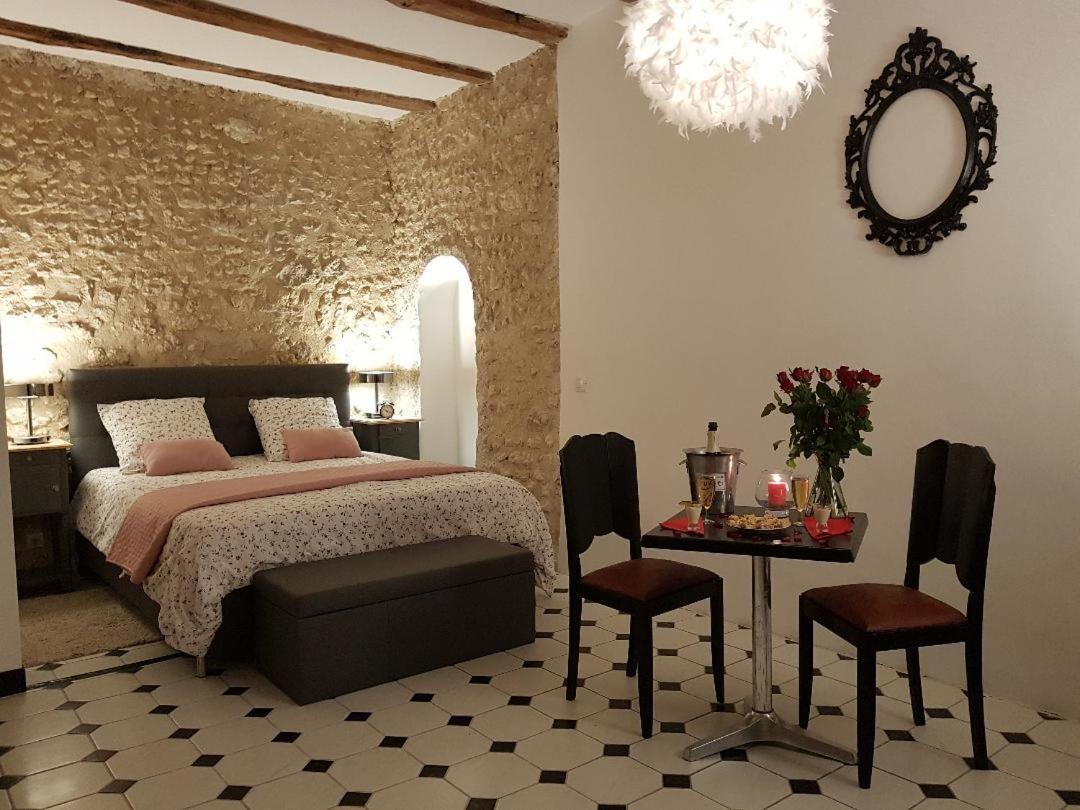 Le Grand Coudreau Bed & Breakfast Nazelles-Negron Bagian luar foto