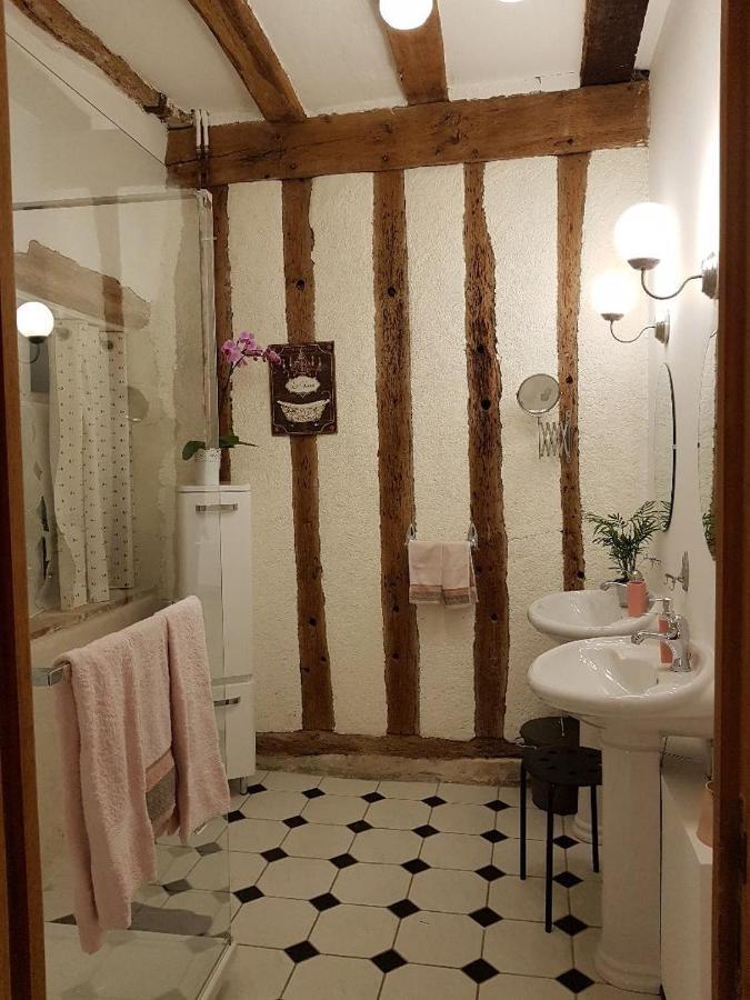 Le Grand Coudreau Bed & Breakfast Nazelles-Negron Bagian luar foto